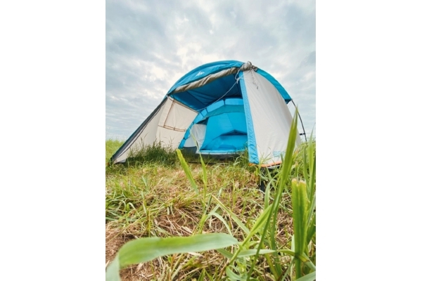 4-х местная туристическая палатка для двоих с бельём